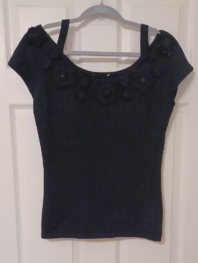 MK Solo Sz M, Black Sweater Tank   with 3D Fabric Floral Rosettes. Silk/cotton .